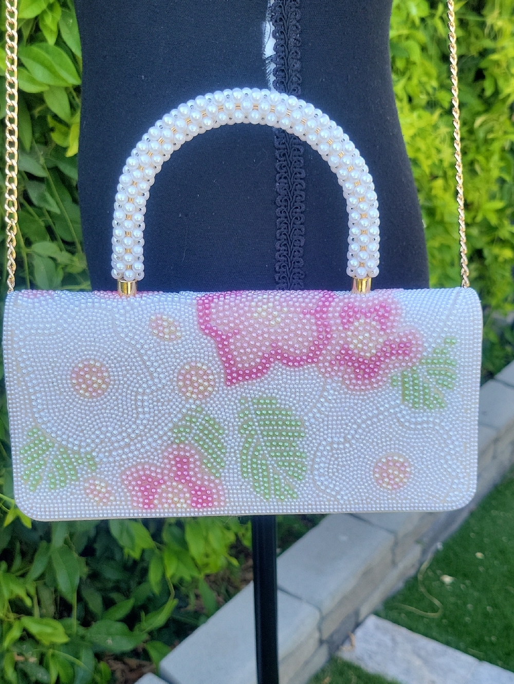 Sincerly Jules Savanna Pearl-Handle Floral Beaded Clutch With Gold Chain Strap